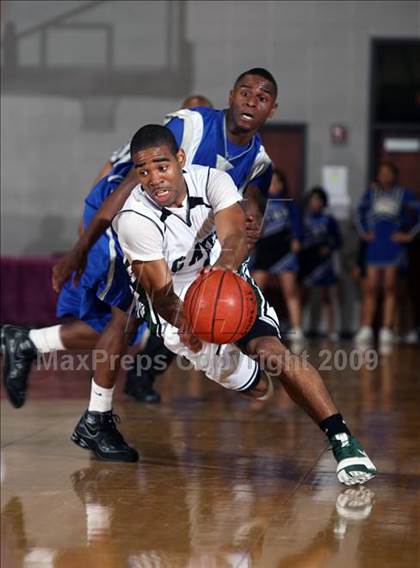 Thumbnail 3 in Chavez vs. Hightower (Texas 5A Region 3 Semifinal) photogallery.