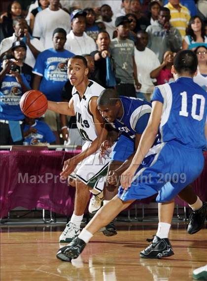 Thumbnail 1 in Chavez vs. Hightower (Texas 5A Region 3 Semifinal) photogallery.