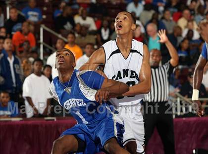 Thumbnail 1 in Chavez vs. Hightower (Texas 5A Region 3 Semifinal) photogallery.
