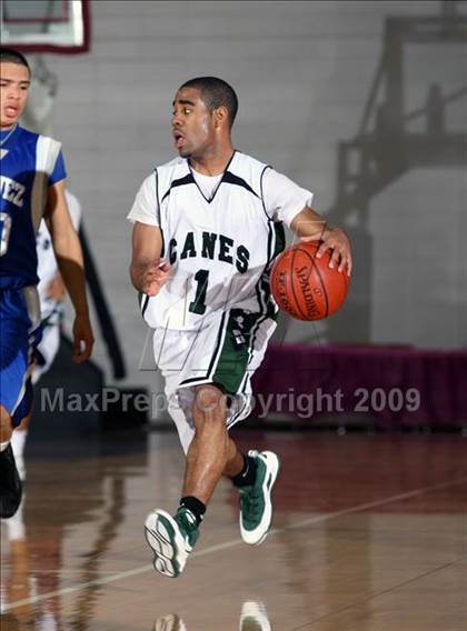 Thumbnail 3 in Chavez vs. Hightower (Texas 5A Region 3 Semifinal) photogallery.