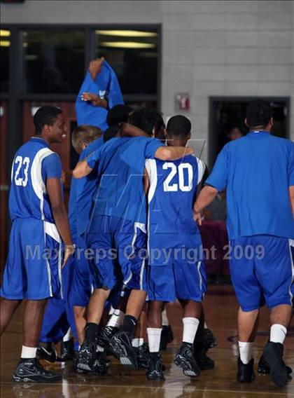 Thumbnail 1 in Chavez vs. Hightower (Texas 5A Region 3 Semifinal) photogallery.