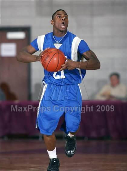 Thumbnail 2 in Chavez vs. Hightower (Texas 5A Region 3 Semifinal) photogallery.