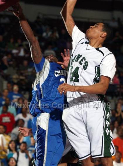 Thumbnail 1 in Chavez vs. Hightower (Texas 5A Region 3 Semifinal) photogallery.