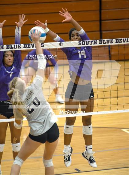 Thumbnail 3 in L'Anse Creuse North vs. Bloomfield Hills photogallery.