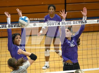 Thumbnail 3 in L'Anse Creuse North vs. Bloomfield Hills photogallery.