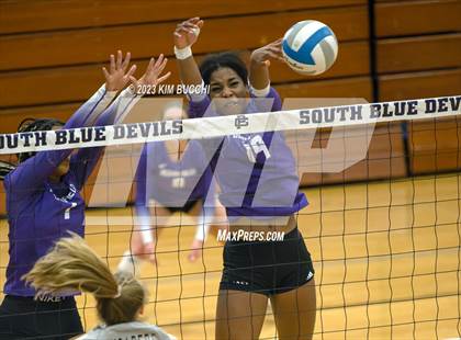 Thumbnail 2 in L'Anse Creuse North vs. Bloomfield Hills photogallery.