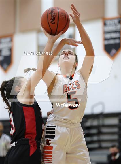 Thumbnail 3 in Amanda-Clearcreek vs. Circleville photogallery.
