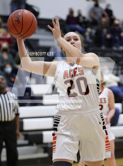 Thumbnail 3 in Amanda-Clearcreek vs. Circleville photogallery.