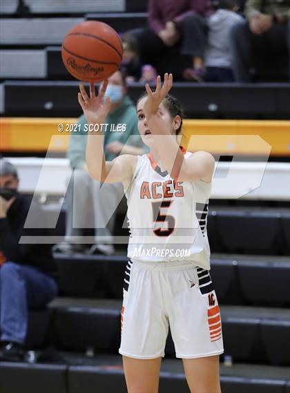 Thumbnail 2 in Amanda-Clearcreek vs. Circleville photogallery.