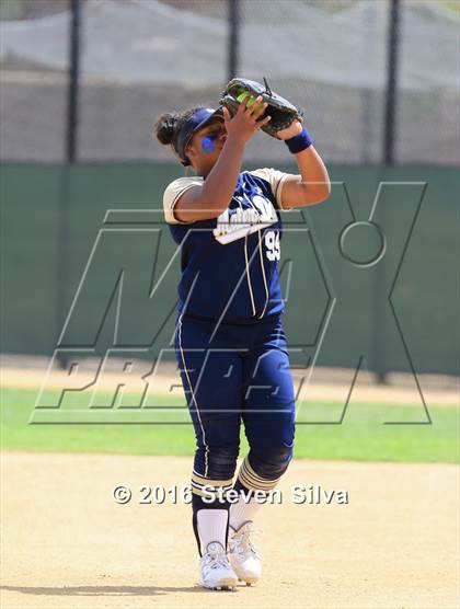 Thumbnail 3 in Mater Dei Catholic vs. Poway (CIF SDS Open Division 2nd Round) photogallery.