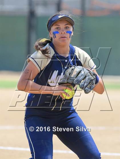 Thumbnail 3 in Mater Dei Catholic vs. Poway (CIF SDS Open Division 2nd Round) photogallery.