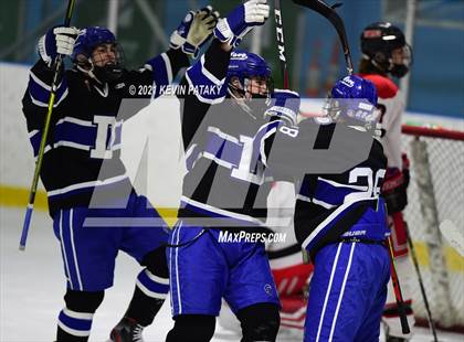 Thumbnail 3 in Darien @ Fairfield Warde/Ludlowe photogallery.