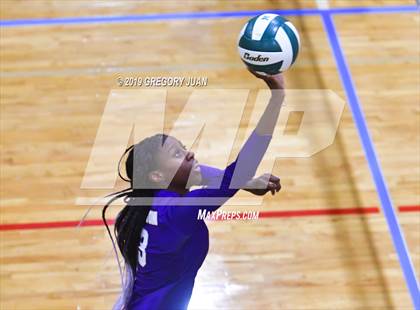 Thumbnail 2 in Belle Chasse vs Warren Easton (Newman Tournament) photogallery.