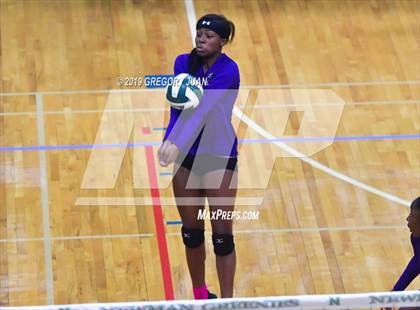 Thumbnail 2 in Belle Chasse vs Warren Easton (Newman Tournament) photogallery.
