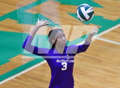 Thumbnail 3 in Belle Chasse vs Warren Easton (Newman Tournament) photogallery.