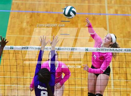 Thumbnail 2 in Belle Chasse vs Warren Easton (Newman Tournament) photogallery.