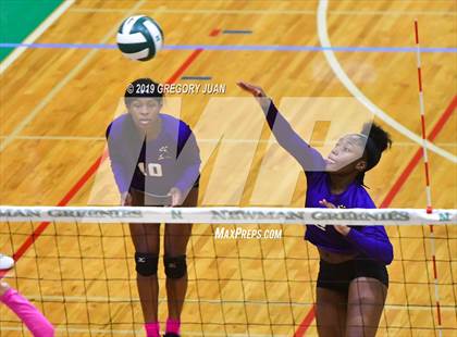 Thumbnail 1 in Belle Chasse vs Warren Easton (Newman Tournament) photogallery.