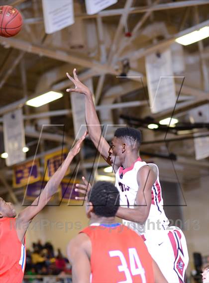 Thumbnail 2 in Trinity Christian vs. Hammond (HighSchoolOT.com Holiday Invitational) photogallery.