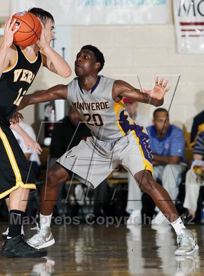 Thumbnail 3 in Montverde Academy vs. Bishop Verot (City of Palms Classic) photogallery.