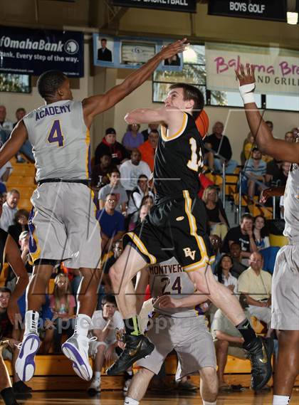 Thumbnail 2 in Montverde Academy vs. Bishop Verot (City of Palms Classic) photogallery.