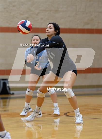 Thumbnail 1 in Harlan vs Lee (NEISD Volleyball Tournament) photogallery.