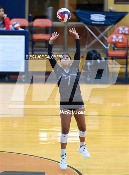 Thumbnail 2 in Harlan vs Lee (NEISD Volleyball Tournament) photogallery.
