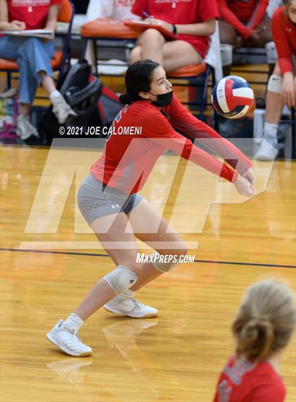 Thumbnail 3 in Harlan vs Lee (NEISD Volleyball Tournament) photogallery.