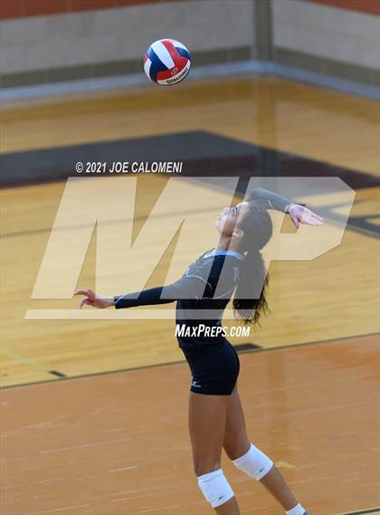 Thumbnail 3 in Harlan vs Lee (NEISD Volleyball Tournament) photogallery.