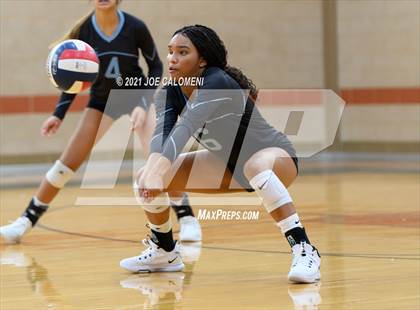 Thumbnail 1 in Harlan vs Lee (NEISD Volleyball Tournament) photogallery.
