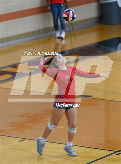 Thumbnail 1 in Harlan vs Lee (NEISD Volleyball Tournament) photogallery.