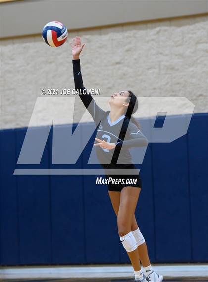 Thumbnail 3 in Harlan vs Lee (NEISD Volleyball Tournament) photogallery.