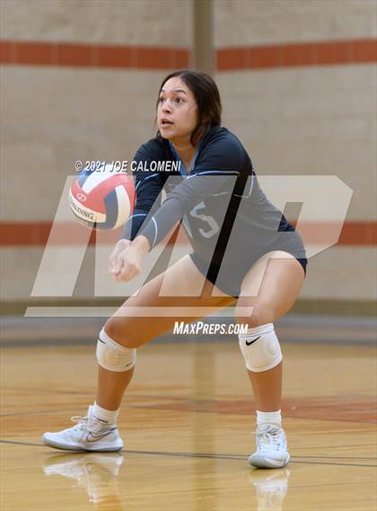 Thumbnail 3 in Harlan vs Lee (NEISD Volleyball Tournament) photogallery.