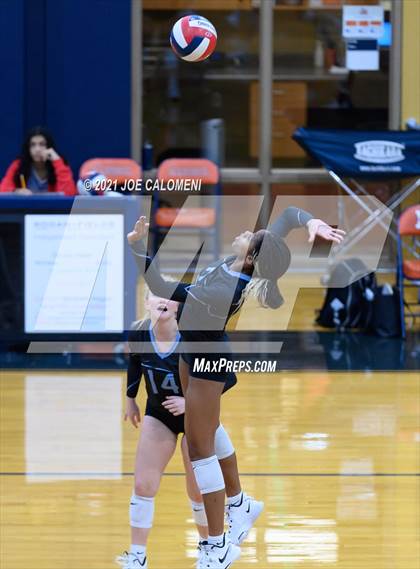 Thumbnail 3 in Harlan vs Lee (NEISD Volleyball Tournament) photogallery.