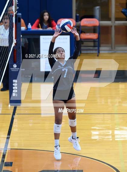 Thumbnail 1 in Harlan vs Lee (NEISD Volleyball Tournament) photogallery.