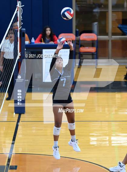 Thumbnail 2 in Harlan vs Lee (NEISD Volleyball Tournament) photogallery.