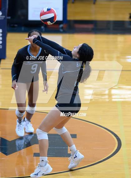 Thumbnail 3 in Harlan vs Lee (NEISD Volleyball Tournament) photogallery.