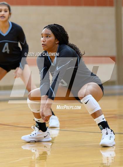 Thumbnail 3 in Harlan vs Lee (NEISD Volleyball Tournament) photogallery.