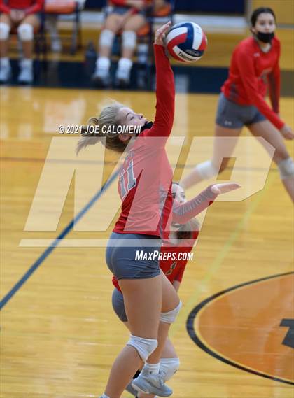 Thumbnail 1 in Harlan vs Lee (NEISD Volleyball Tournament) photogallery.