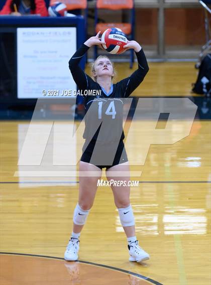 Thumbnail 1 in Harlan vs Lee (NEISD Volleyball Tournament) photogallery.