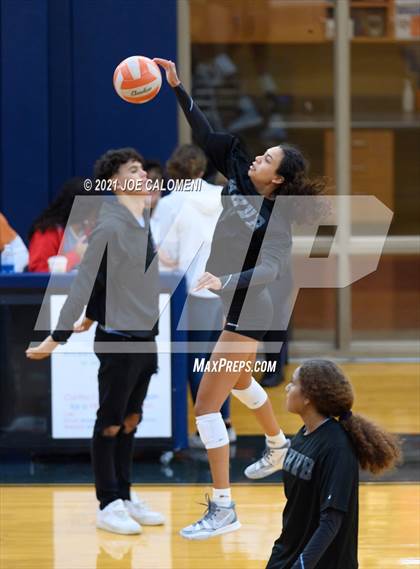 Thumbnail 1 in Harlan vs Lee (NEISD Volleyball Tournament) photogallery.