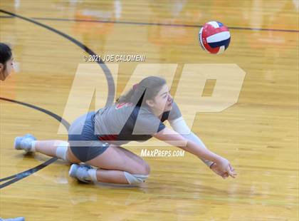 Thumbnail 2 in Harlan vs Lee (NEISD Volleyball Tournament) photogallery.