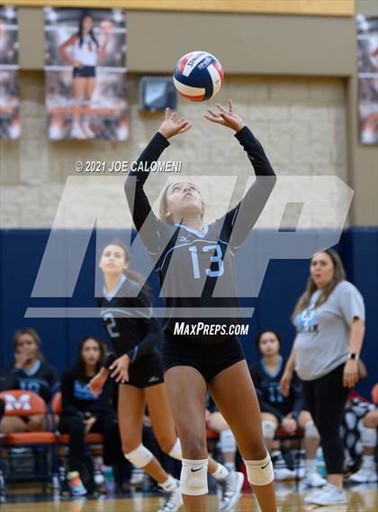 Thumbnail 3 in Harlan vs Lee (NEISD Volleyball Tournament) photogallery.