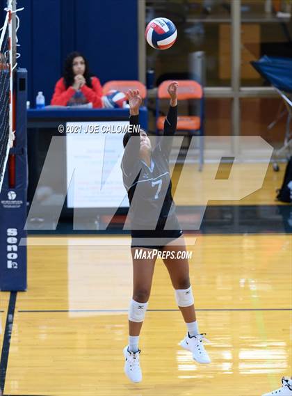 Thumbnail 1 in Harlan vs Lee (NEISD Volleyball Tournament) photogallery.