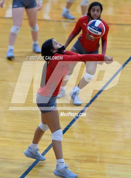 Thumbnail 1 in Harlan vs Lee (NEISD Volleyball Tournament) photogallery.