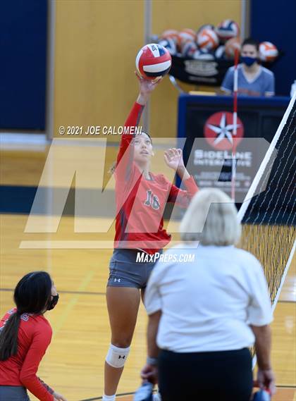 Thumbnail 1 in Harlan vs Lee (NEISD Volleyball Tournament) photogallery.