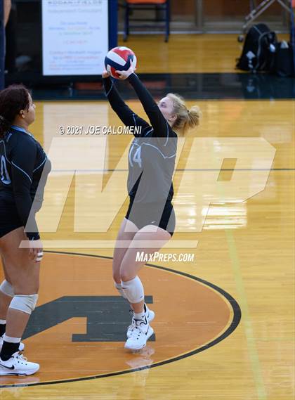 Thumbnail 1 in Harlan vs Lee (NEISD Volleyball Tournament) photogallery.