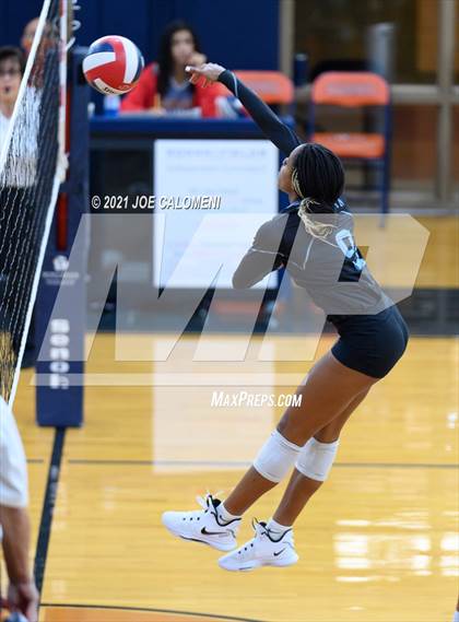 Thumbnail 1 in Harlan vs Lee (NEISD Volleyball Tournament) photogallery.