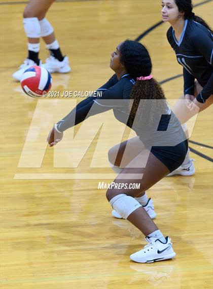 Thumbnail 3 in Harlan vs Lee (NEISD Volleyball Tournament) photogallery.