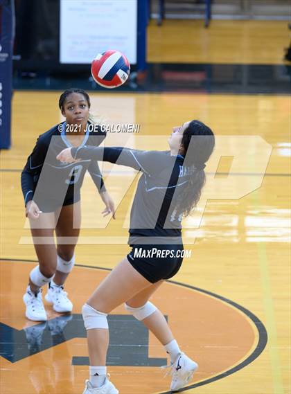 Thumbnail 2 in Harlan vs Lee (NEISD Volleyball Tournament) photogallery.