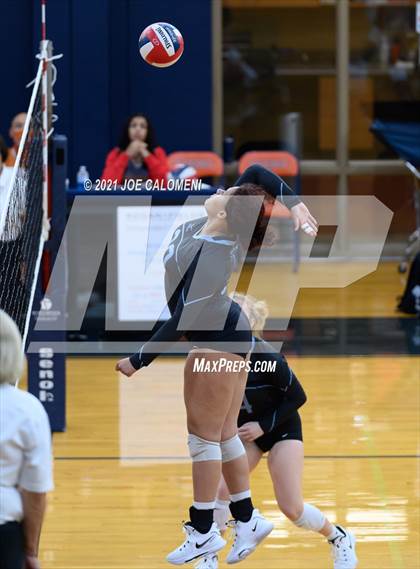 Thumbnail 2 in Harlan vs Lee (NEISD Volleyball Tournament) photogallery.